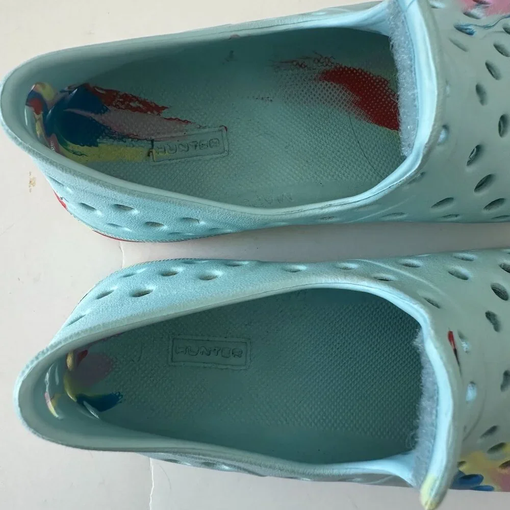 Hunter Youth Size 1 Perforated Water Shoes With Multicolor Splatter Design US 13